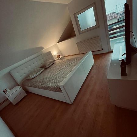 Casa Verde Foeni Bagian luar foto