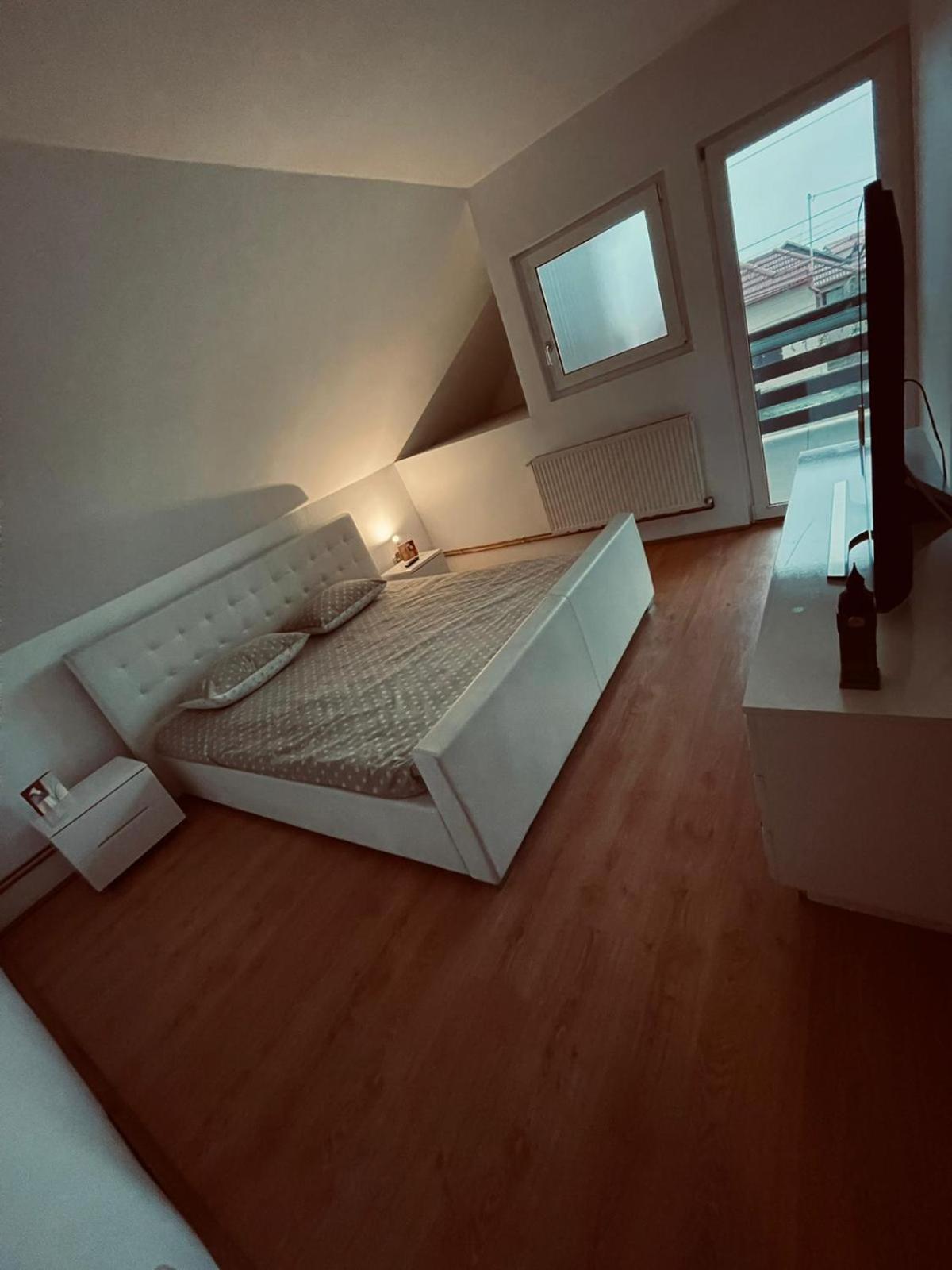 Casa Verde Foeni Bagian luar foto